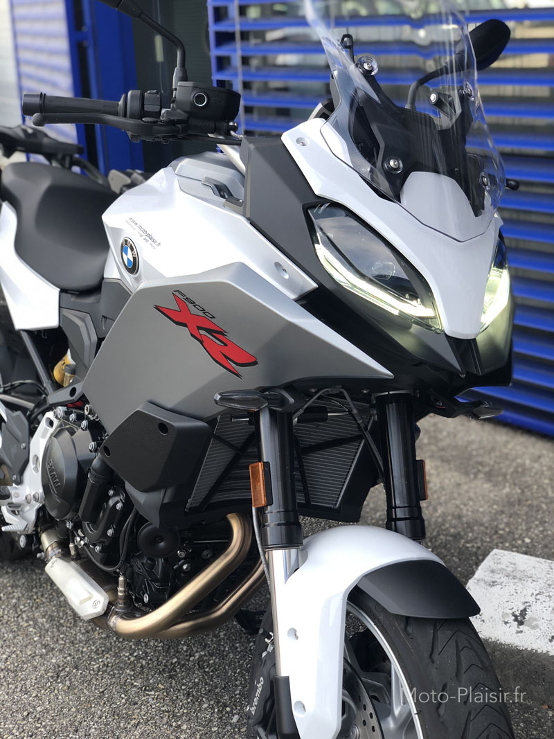 BMW F900XR Motorradvermietung Frankreich