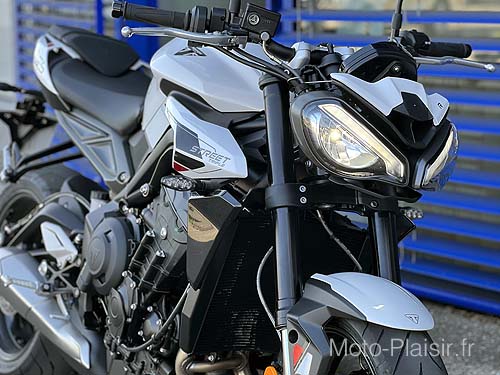 Triumph Street Triple R Motorradvermietung Frankreich