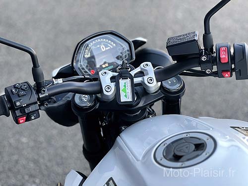 Triumph Street Triple R Motorradvermietung Frankreich